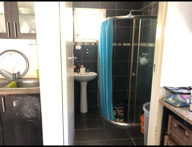 3 BEDROOM DETACHED RENTED IN NEWLANDS EAST